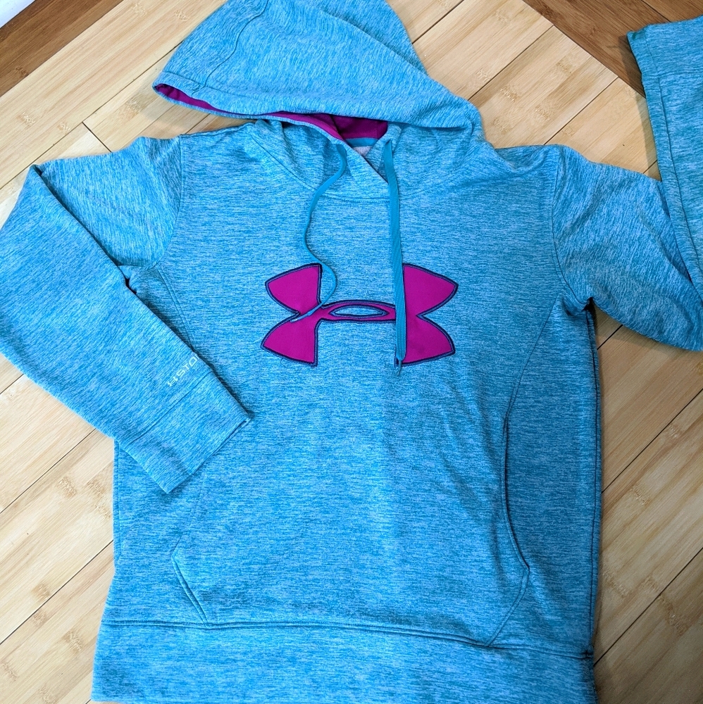 Under armour sweatshirt with cap